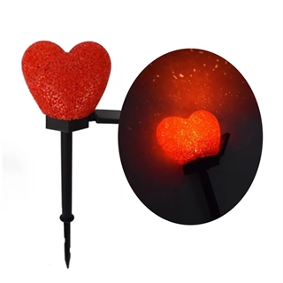 Solcellelampe med rødt hjerte på spyd